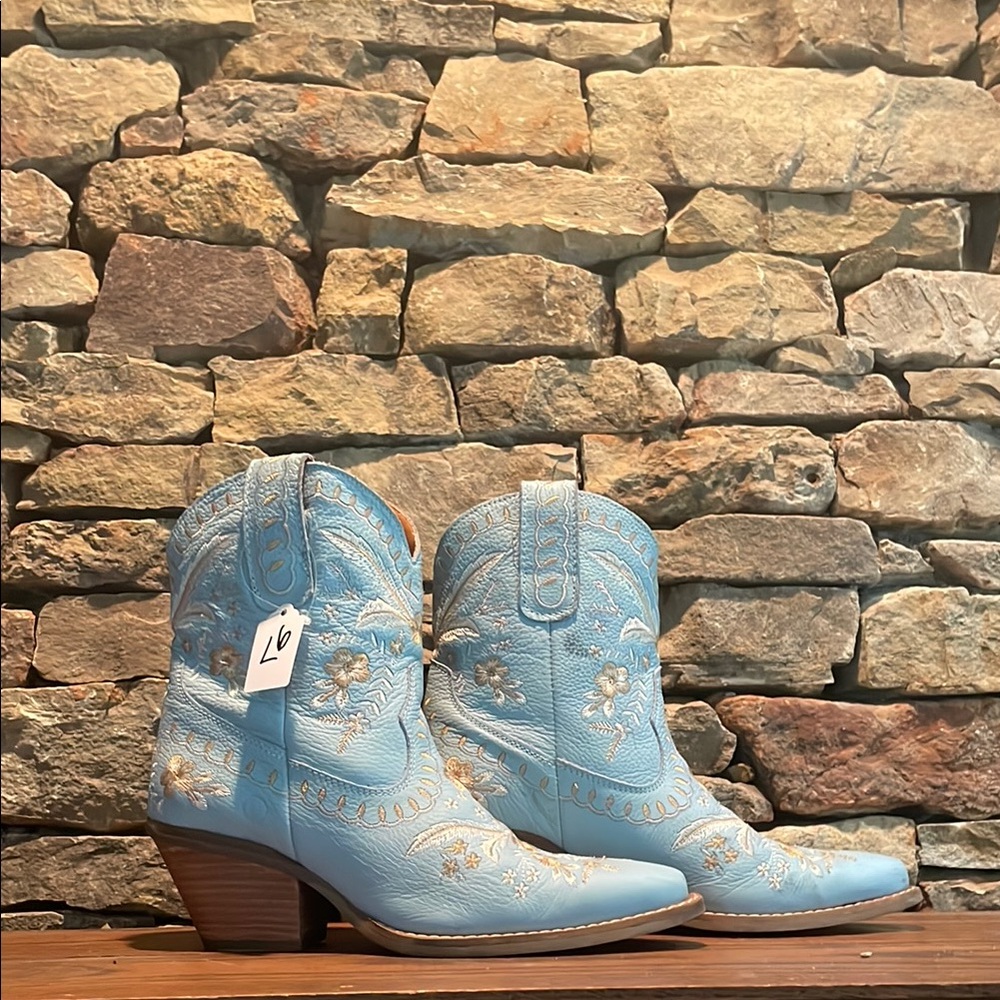 Dingo Women’s Primrose Embroidered Leather Western Fashion Booties